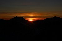 Rosso tramonto con luna piena alle Torcole di Piazzatorre...uno spettacolo! (Rif.Gremey 10 genn. 09) - FOTOGALLERY